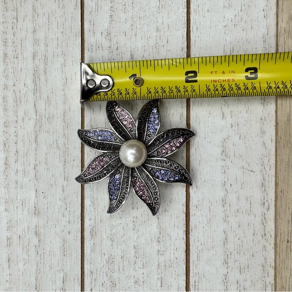 Premier Designs Flower Rhinestone Faux Pearl Silver Pendant Brooch Transformer - Picture 10 of 12